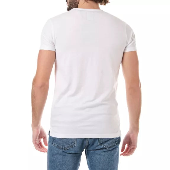 V-neck t-shirt