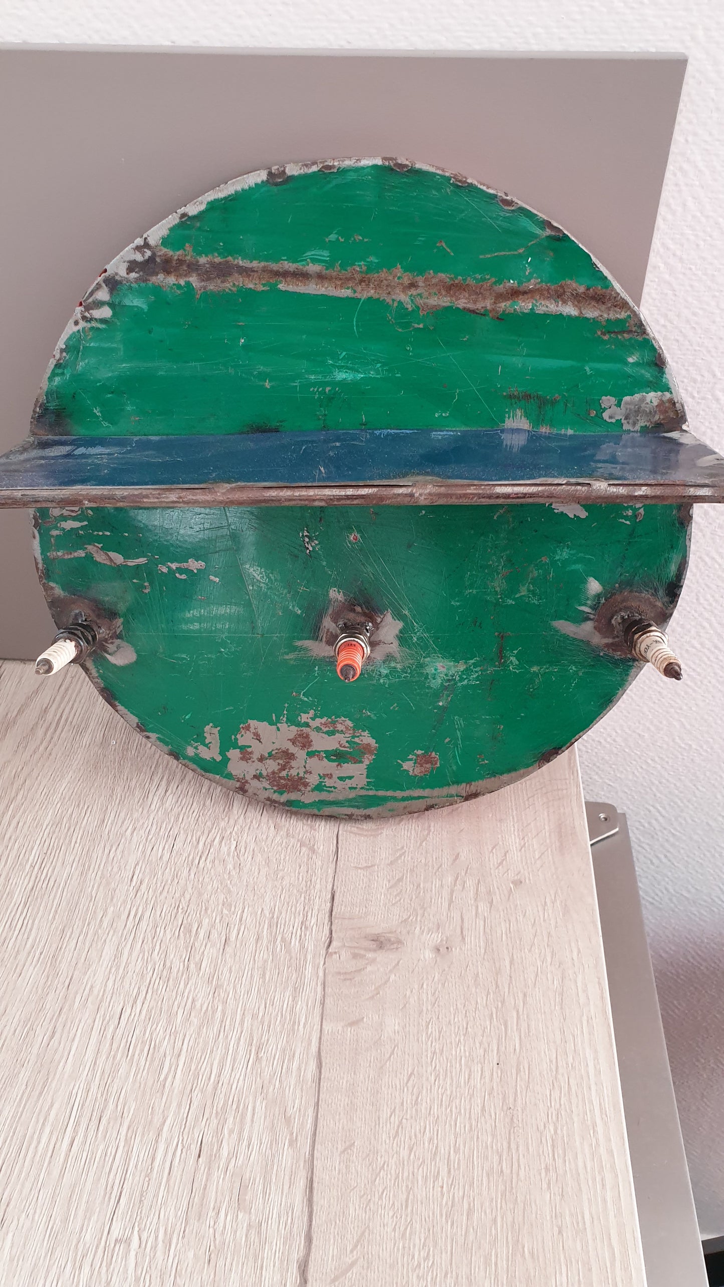 Etagère ronde en fûts d'huile recyclés