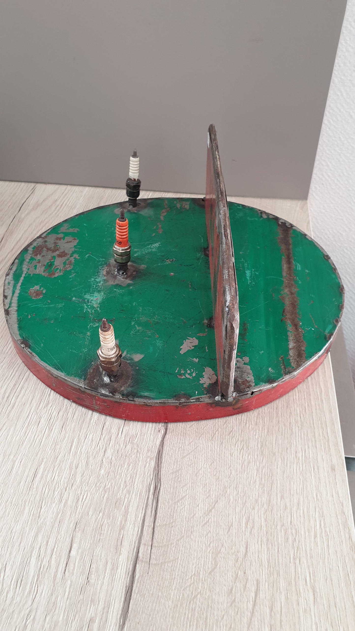 Etagère ronde en fûts d'huile recyclés