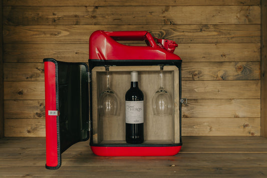 10L jerrycan bar and its 2 glasses