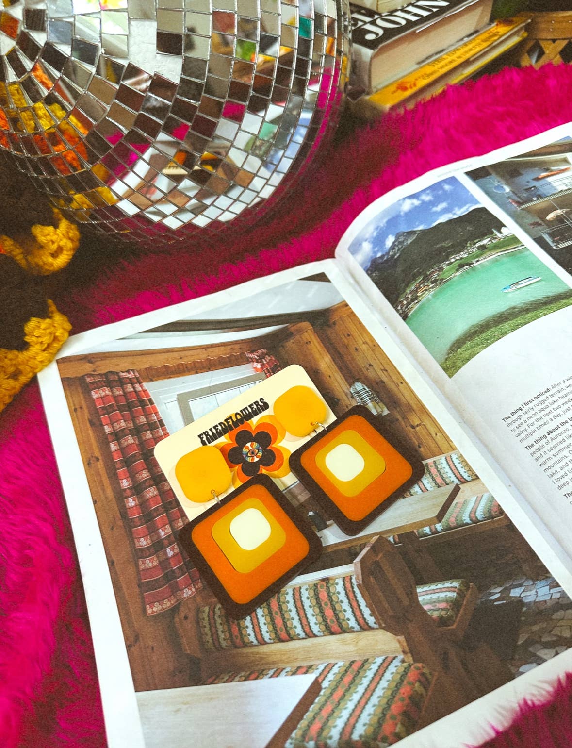 Boucles d'oreilles Groovy des années 1970 d'inspiration rétro Ruby Tuesday Square