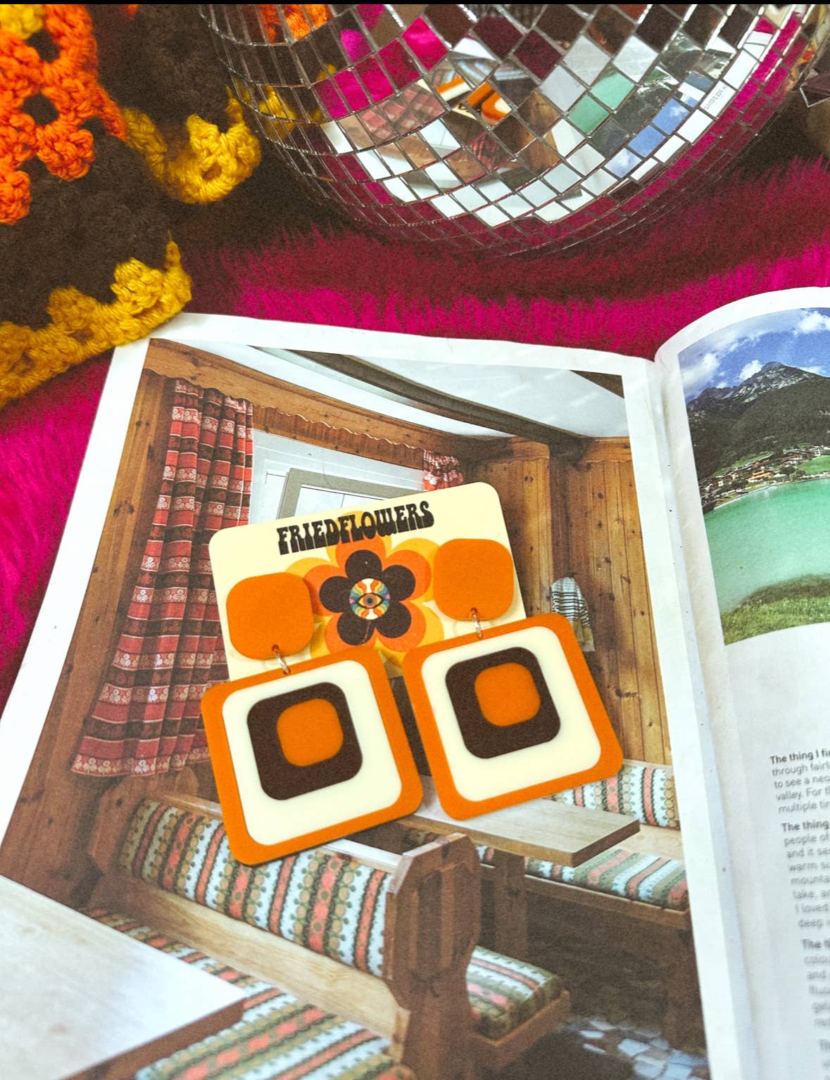 Boucles d'oreilles Groovy des années 1970 d'inspiration rétro Ruby Tuesday Square