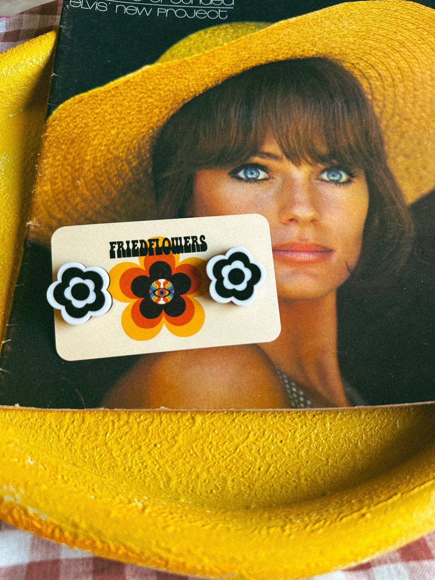 Boucles d'oreilles fleur stud inspirées des années 1970 Cecilia