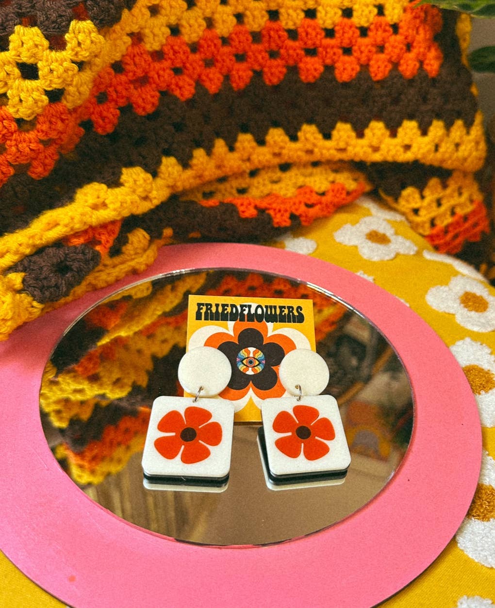 Boucles d'oreilles Little Layla en forme de fleur d'inspiration rétro des années 1970