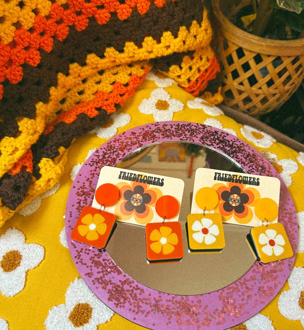 Boucles d'oreilles Little Layla en forme de fleur d'inspiration rétro des années 1970