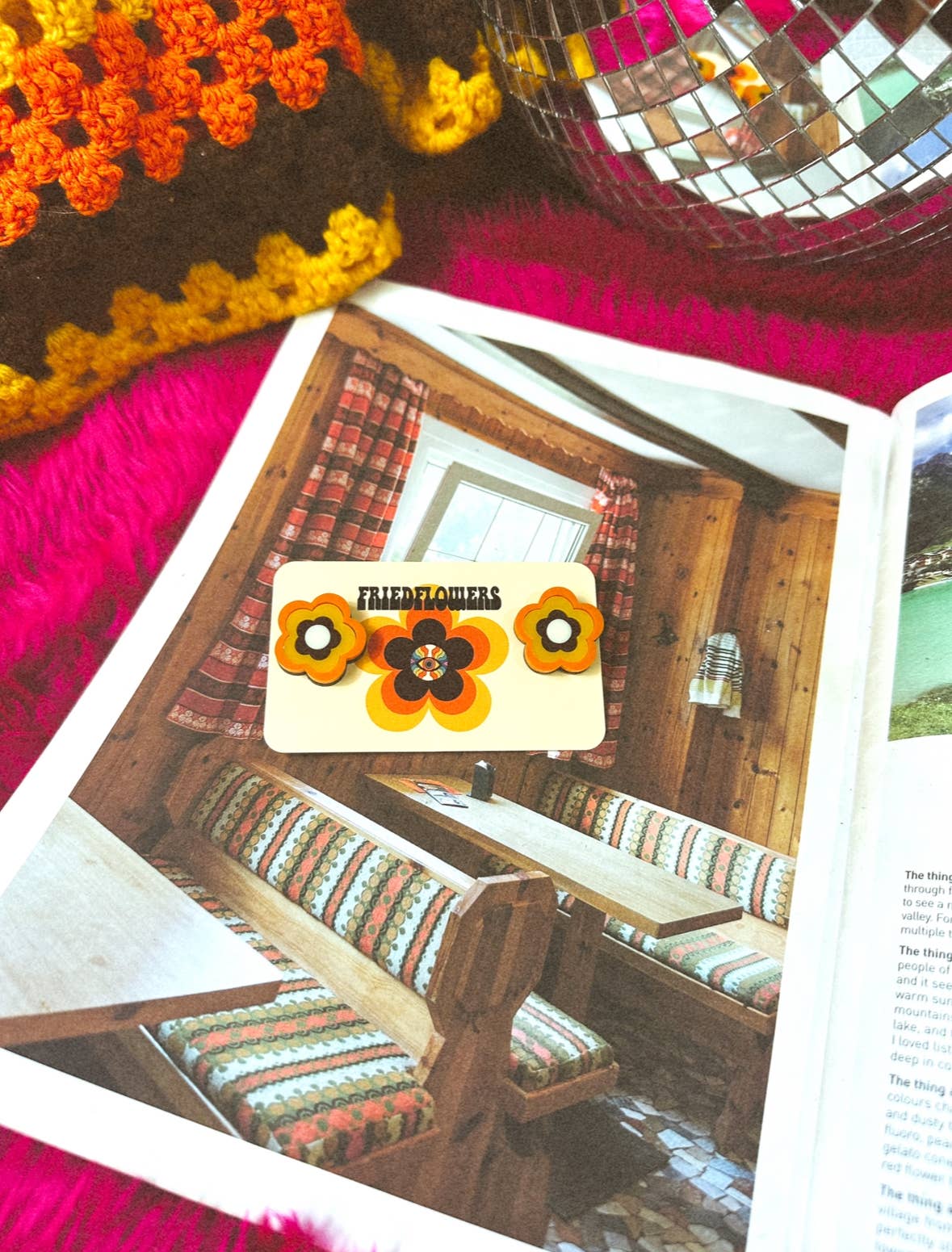 Boucles d'oreilles fleur stud inspirées des années 1970 Cecilia