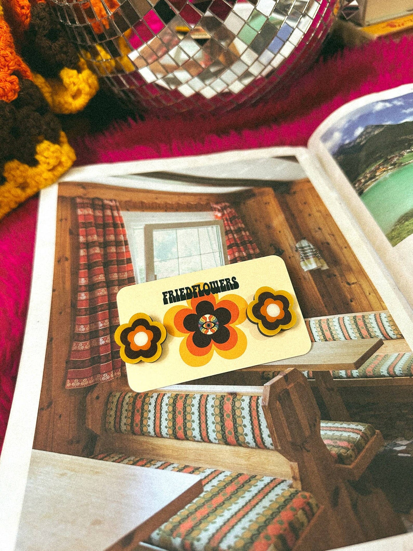 Boucles d'oreilles fleur stud inspirées des années 1970 Cecilia