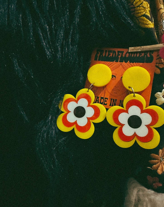 Boucles d'oreilles en forme de fleurs inspirées des années 1970