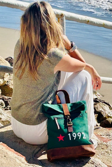 Sac à dos en tissu vert ou bleu