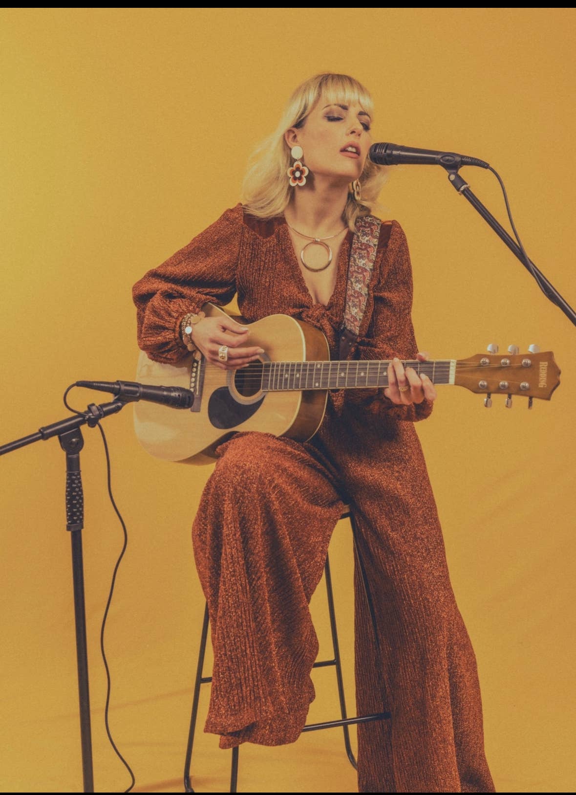 Boucles d'oreilles en forme de fleurs inspirées des années 1970