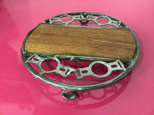 Trivet made from recycled parts