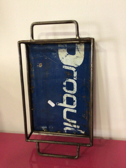 Upcycling-Tablett aus recyceltem Metall