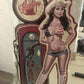Plaque Cowgirl avec une station essence