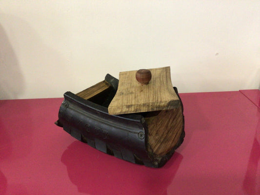 Upcycling-Aufbewahrungsbox für Reifen und Holz